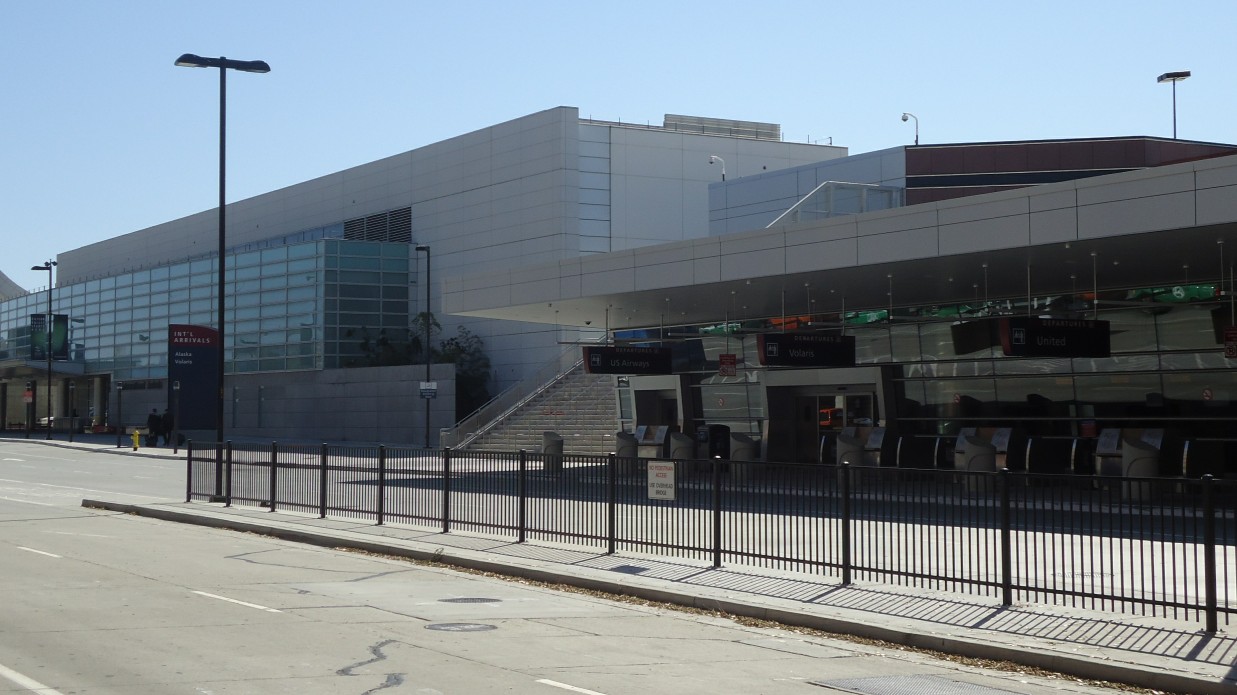 San José Mineta International Airport (SJC) — Rainy/hot-day spot