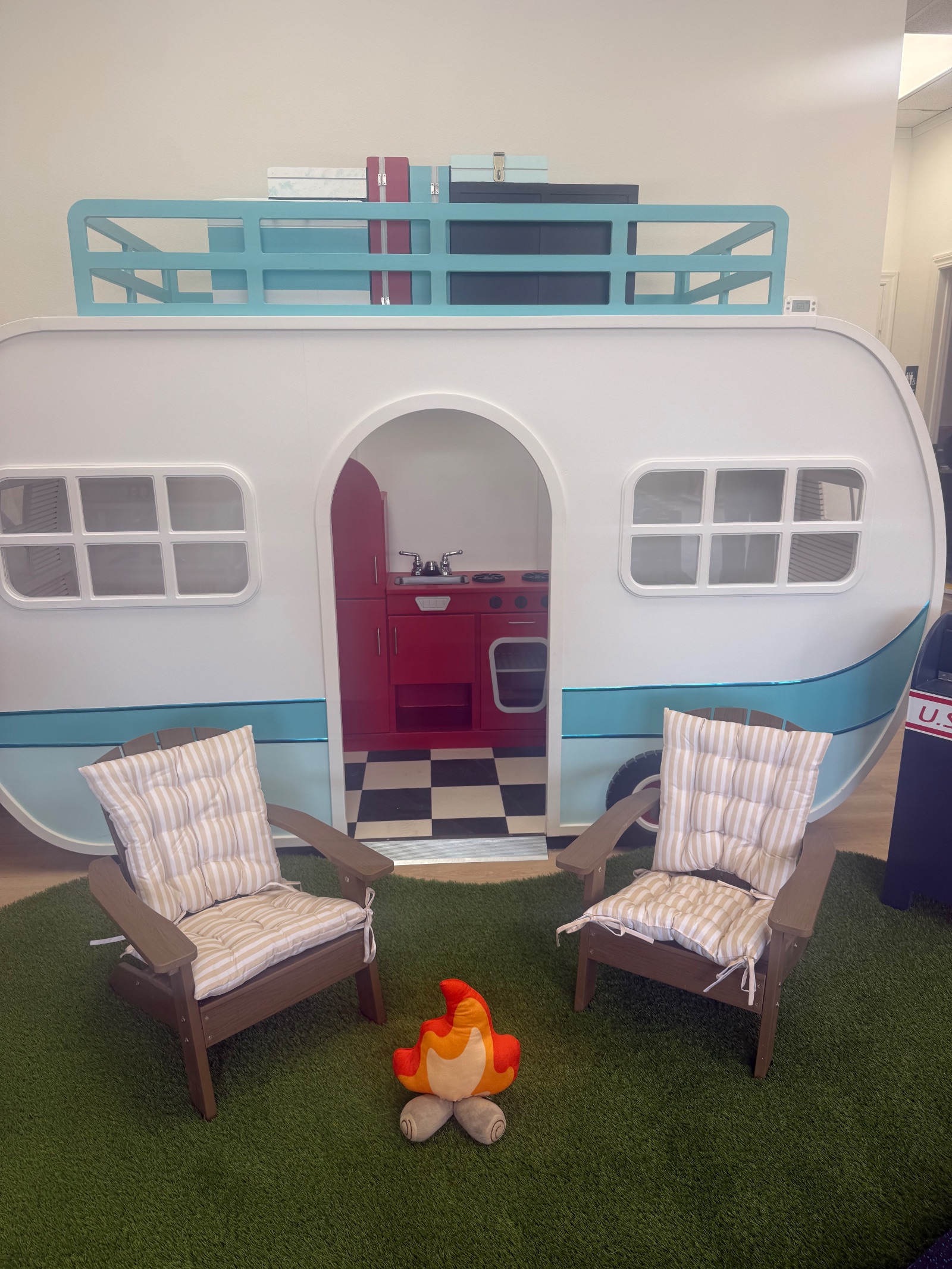 Mugs & Mini’s — Cafe with play area